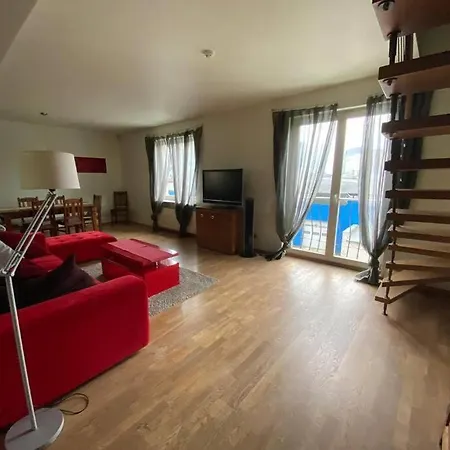 Spacious And Modern *